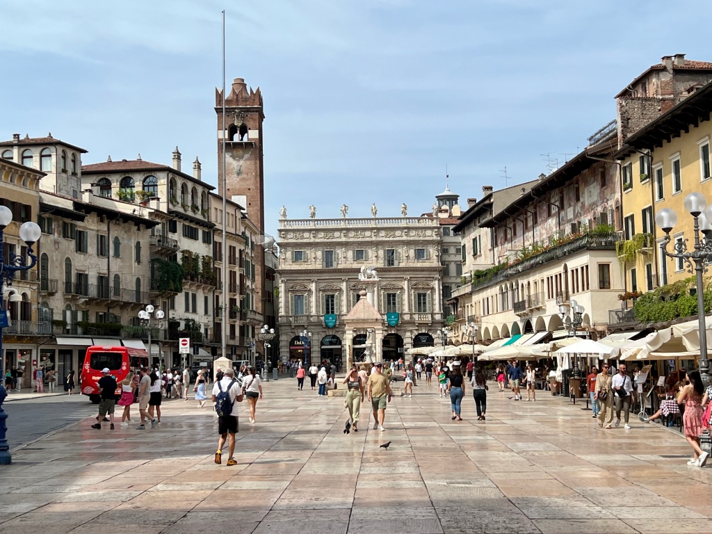 Picture of a not-too crowded Piazza delle Erbe 